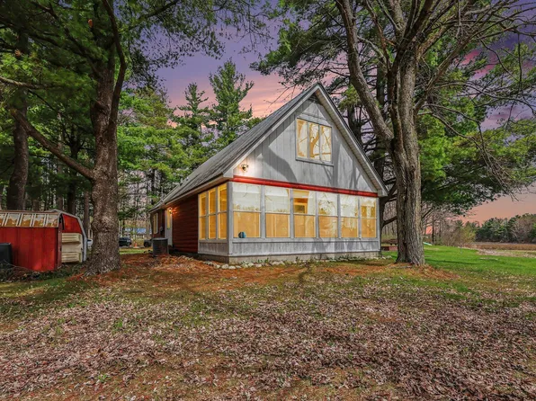 1556 E James St, White Cloud, MI 49349