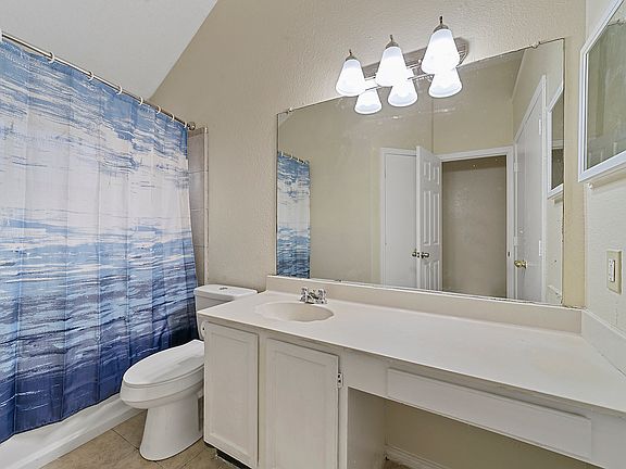 5th image of 1014 Cypress Ln #1E-681640