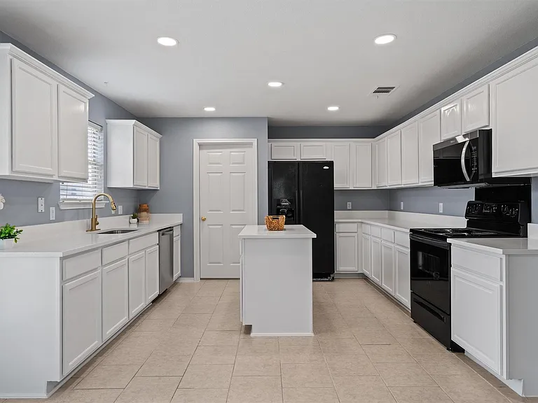 12629 James Polk St — Photo 11