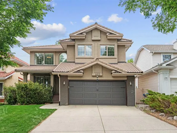 107 W Edgebrook Cir NW, Calgary, AB T3A 5A4