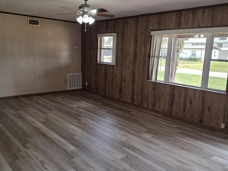2910 Zephyr Ln — Photo 3