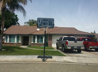 2228 Cleveland Way, Porterville, CA 93257