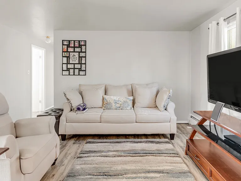 7100 Stuart St — Photo 3