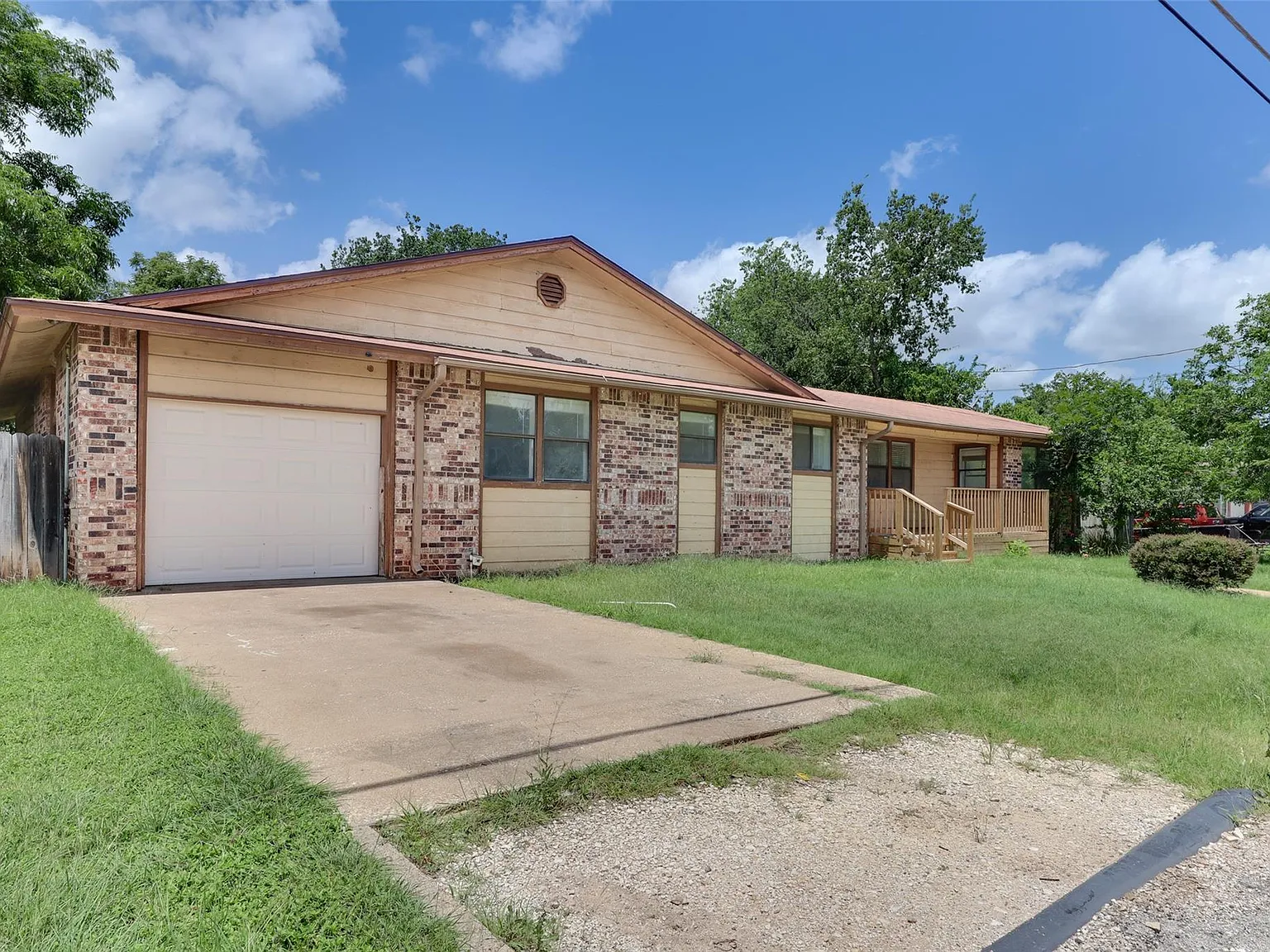 3 bed, 2.5 bath, 1930 sqft, $1,795 — Photo 2