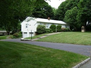 7 Calumet Rd, Randolph, NJ 07869