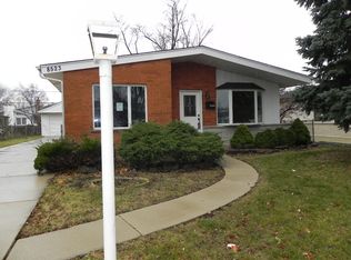 8523 W Madison Dr, Niles, IL 60714