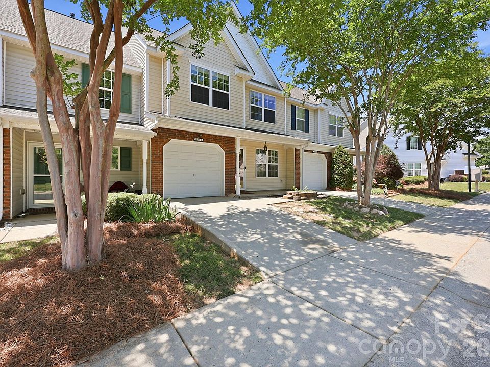1st image of 2540 Brackley Pl NW
