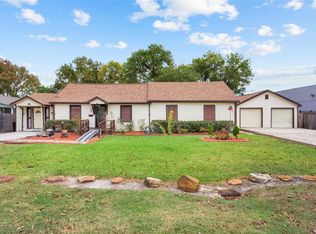 405 N Magnolia St, Highlands, TX 77562