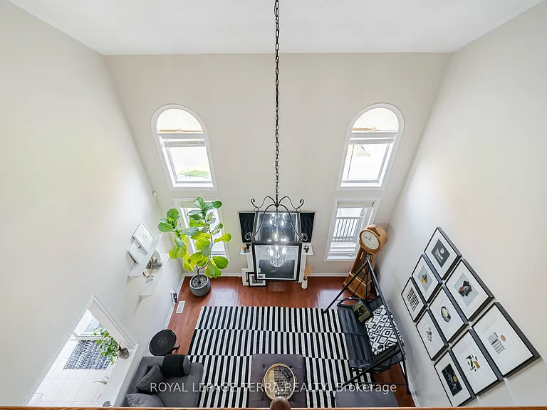 30 Eatonville St #UPPER — Photo 15