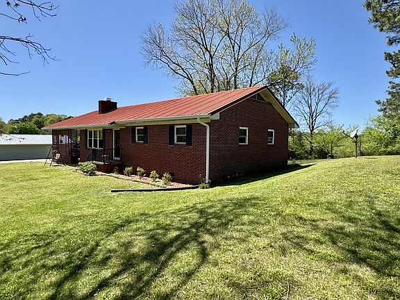 3rd image of 121 Magnolia Dr
