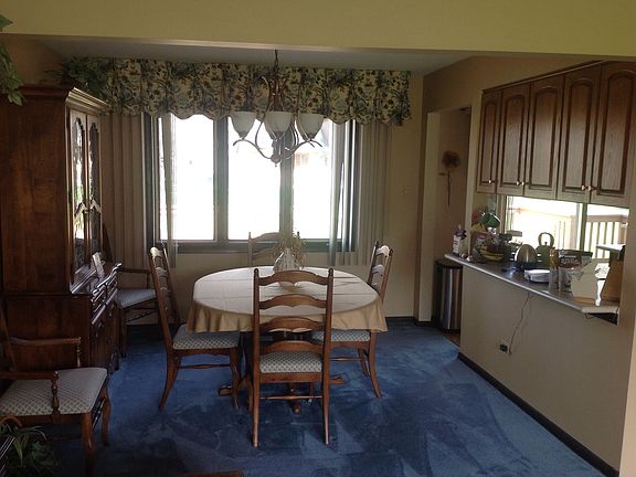2nd image of 10S287 Hampshire Ln W