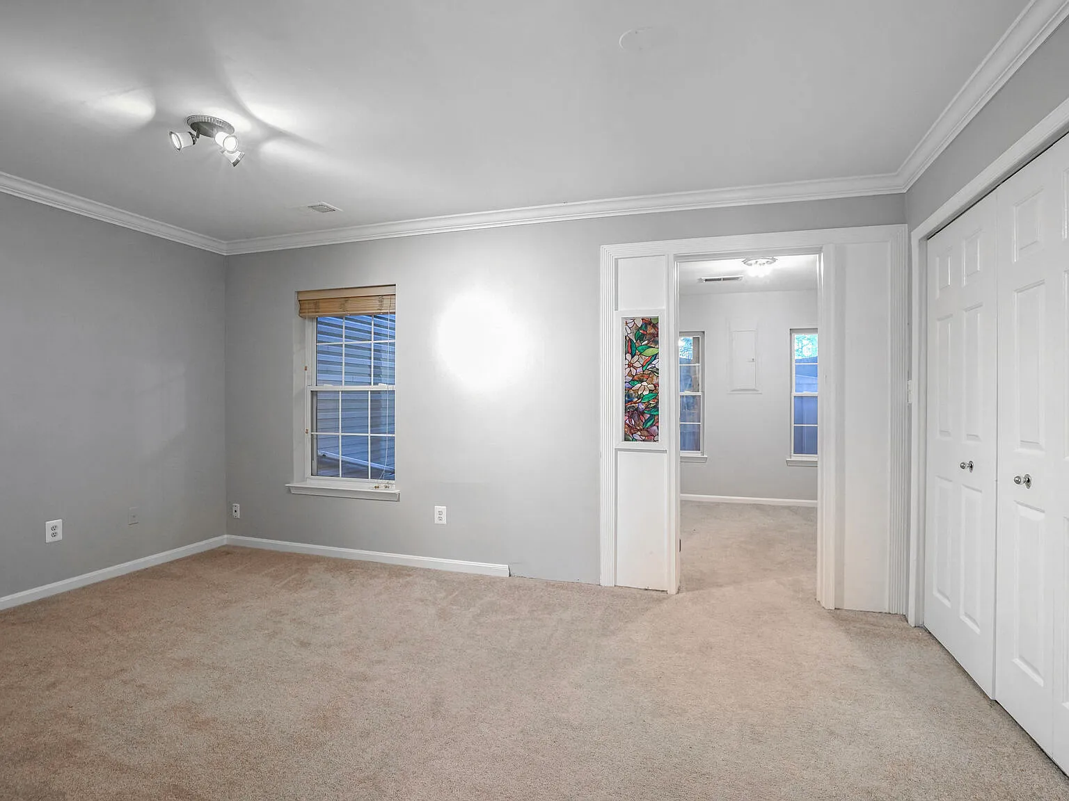 3 bed, 2.5 bath, 2100 sqft, $2,900 — Photo 3