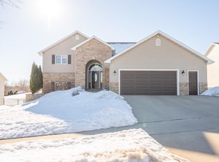4520 Manor Park Dr NW, Rochester, MN 55901