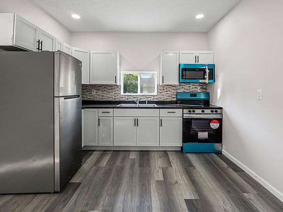 5th image of 302 W Freeman St