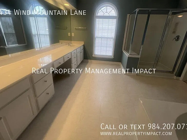 5434 Wind Mountain Ln — Photo 36
