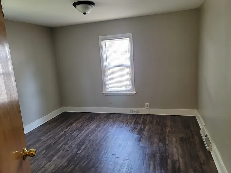 21395 Oxford Ave — Photo 4