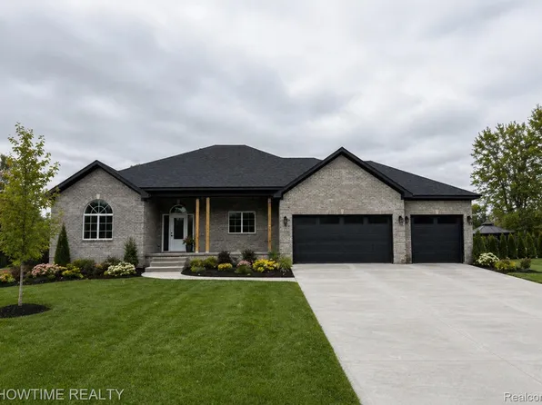 68125 Lake Angela Dr, Richmond, MI 48062