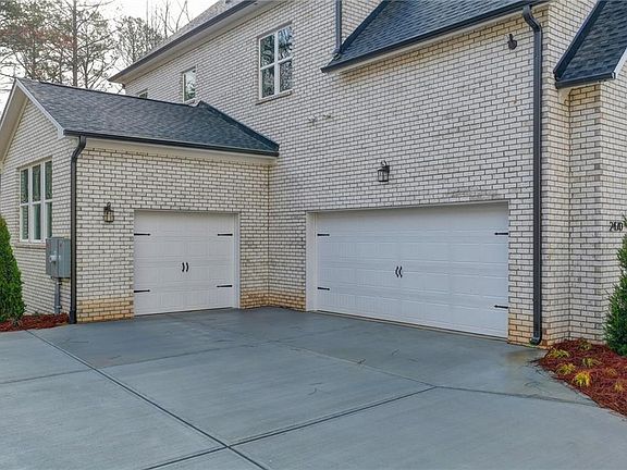 3rd image of 2470 Stewart Rd