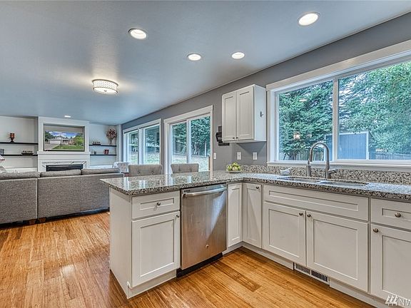 5th image of 4709 147th St NW