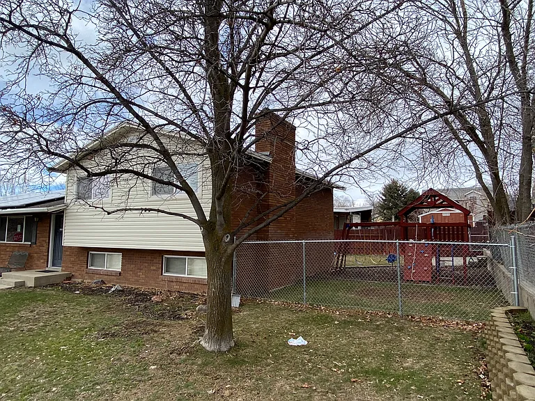 411 E 100 S — Photo 2