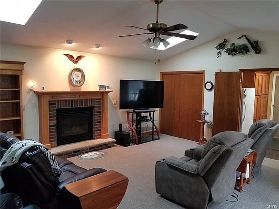 3rd image of 9449 Woodlawn Dr
