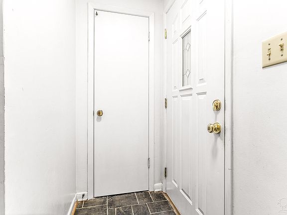 3rd image of 8277 Tippin Ave