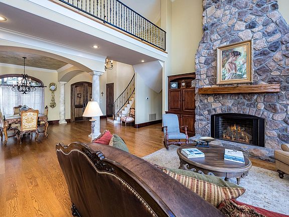 4th image of 6916 Westridge Rd