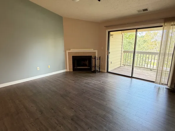 8720 Yardley Ct APT 300, Indianapolis, IN 46268