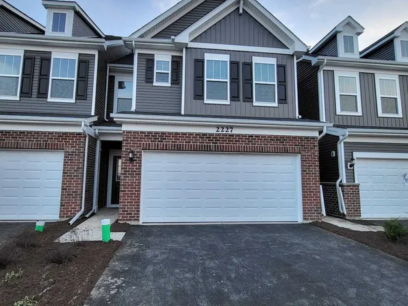 2227 Horseshoe Cir, Naperville, IL 60564