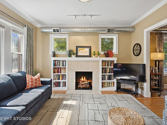 4th image of 1606 W Carmen Ave APT 1E