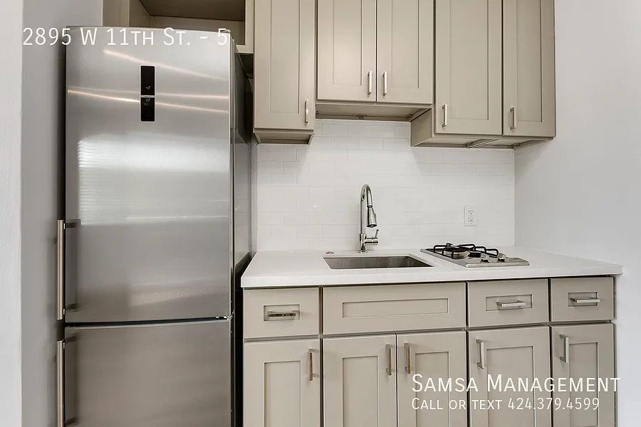 Cozy 1bd/1ba with Parking in Koreatown! (2895-5) — Photo 3