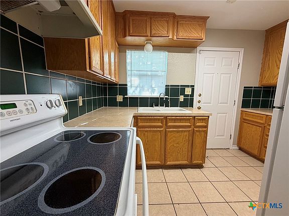 4th image of 612 Carrie Ave