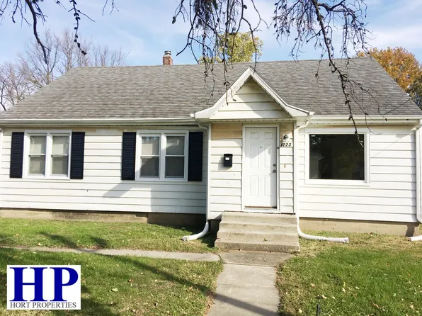 1223 3rd St, Charleston, IL 61920