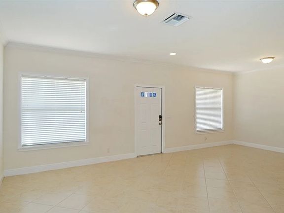 4th image of 1122 NW 8th St