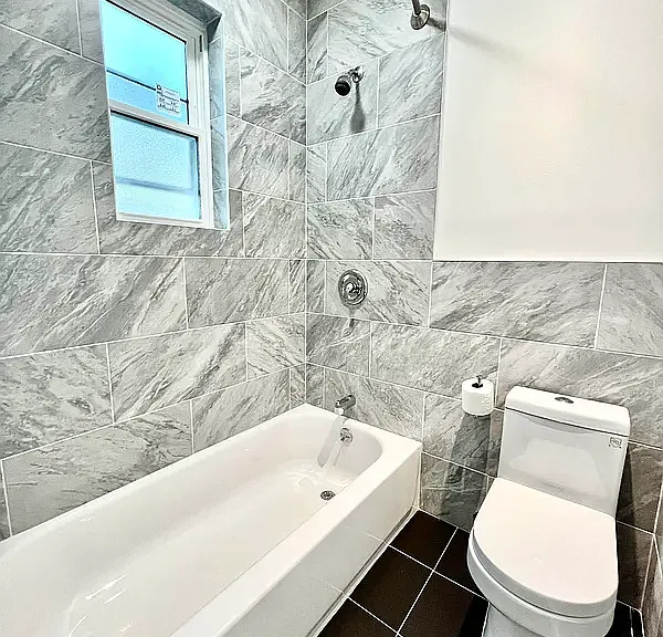 187 Meserole St #3R — Photo 8