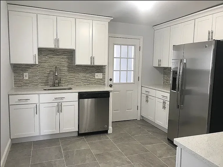 62 1/2 Dickinson St #B — Photo 1