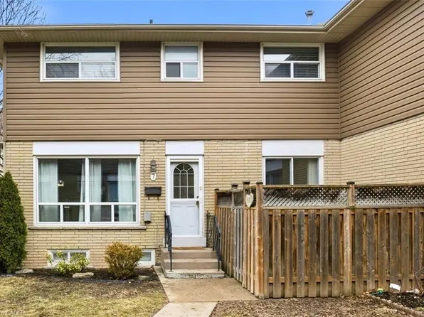 914 Mohawk Rd E #7, Hamilton, ON L8T 2R8