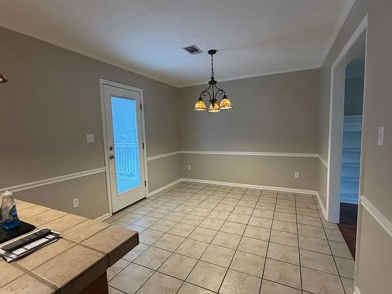 193 Amelia Dr W — Photo 9
