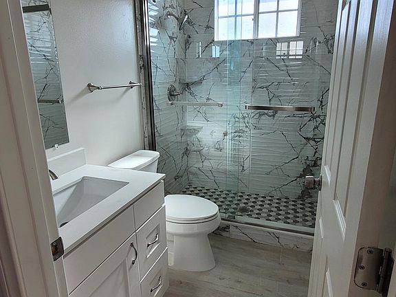 2nd image of 2621 Kelburn Ave