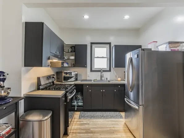 46 Jewell St, Garfield City, NJ 07026