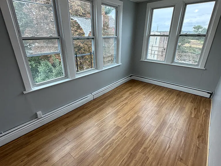8 Garfield St #3 — Photo 4