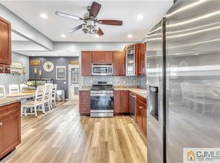 21 E Pleasant Ave, Sewaren, NJ 07077