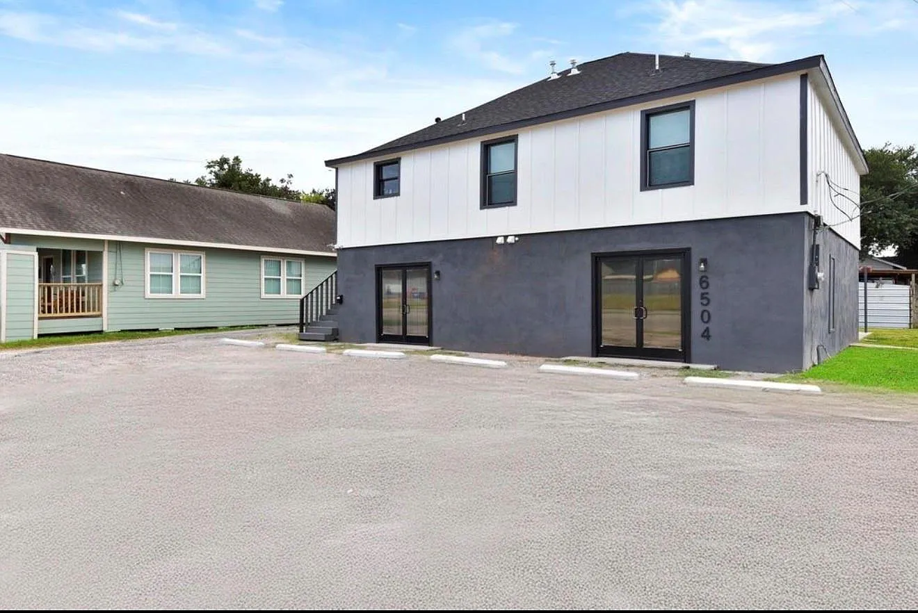 2 bed, 1.0 bath, 800 sqft, $1,350 — Photo 1