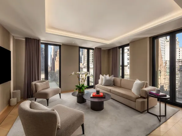 685 5th Avenue image 1 of 19