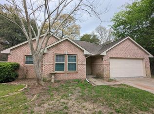 3815 Maple Dr, Conroe, TX 77302