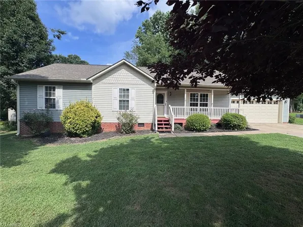 10 Braxton Ln, Thomasville, NC 27360