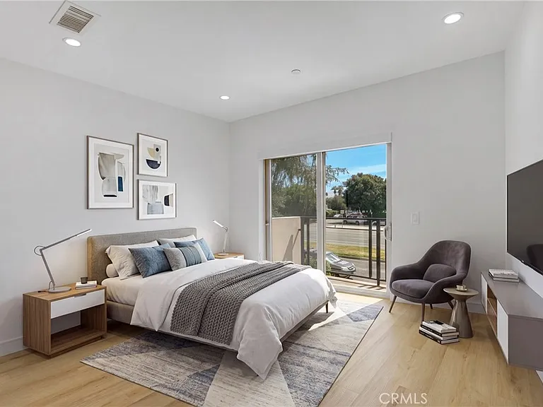 4855 Woodman Ave — Photo 23