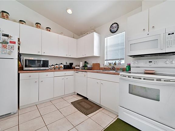 3rd image of 604 Tomasello Dr