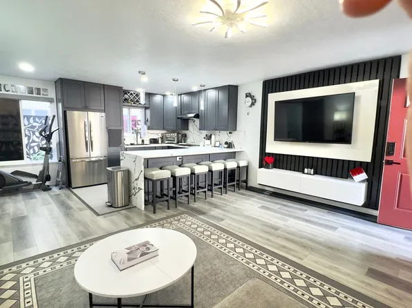 4360 42nd St APT 2, San Diego, CA 92105