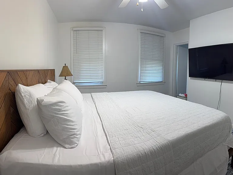 Eleanor St — Photo 1